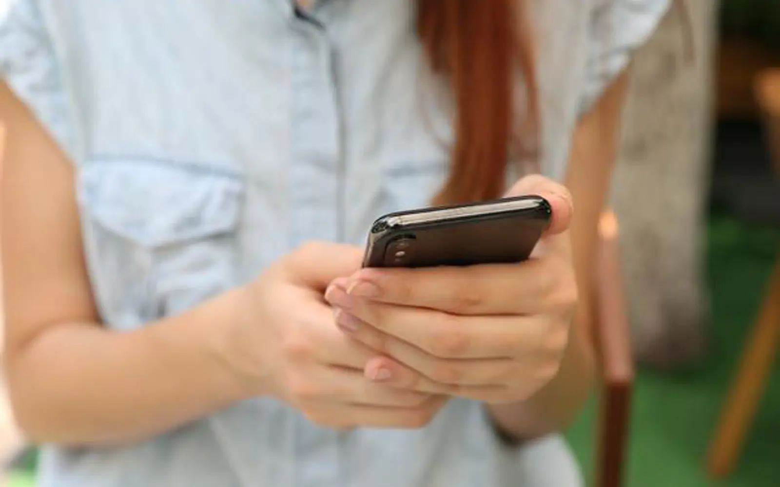 a person holding a cellphone