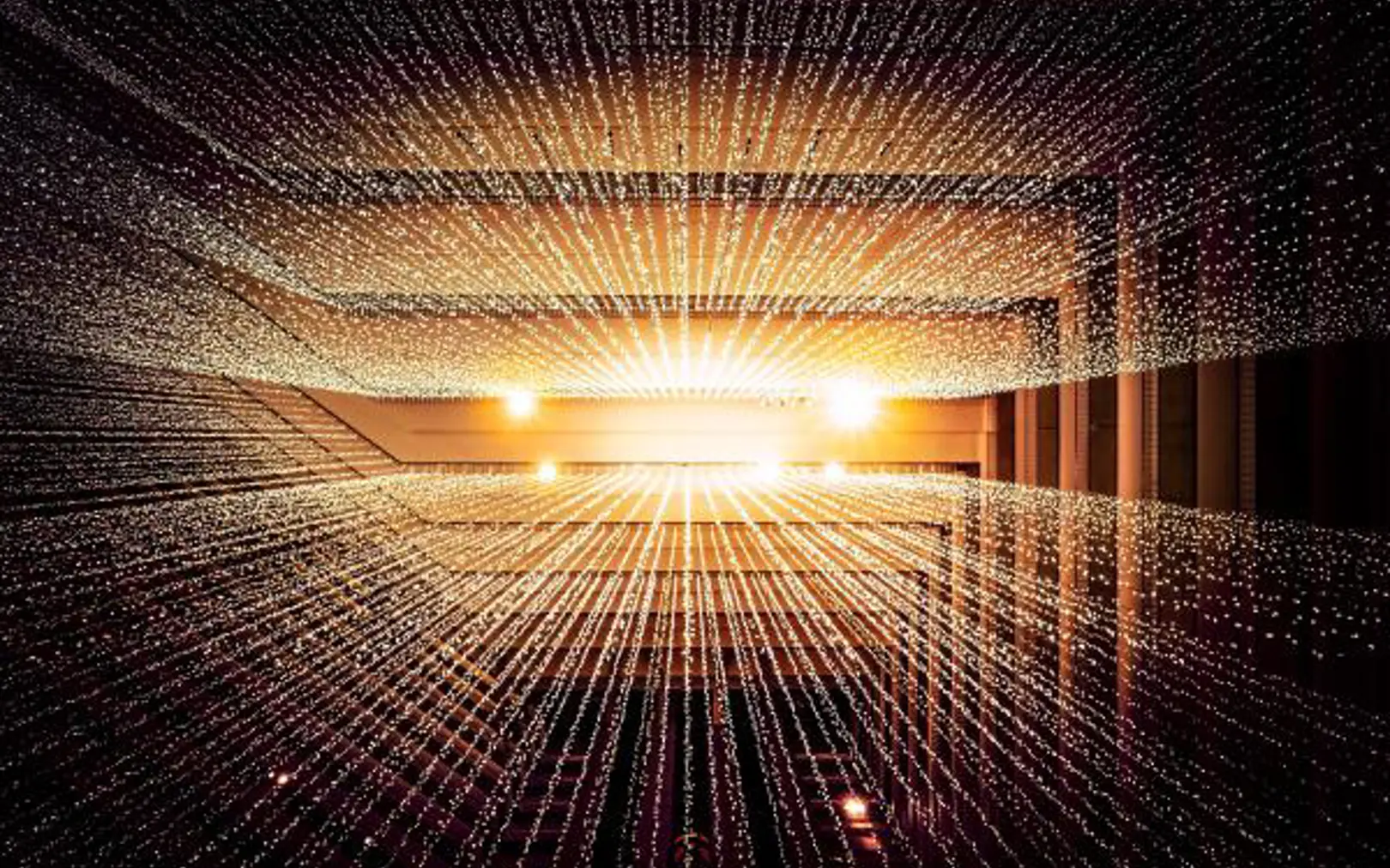 Handling Hybrid Cloud Architecture for Data Warehouses